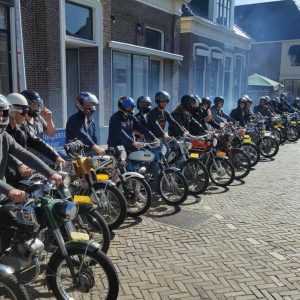 De Buizerd Brommerclub Holwerd Foto